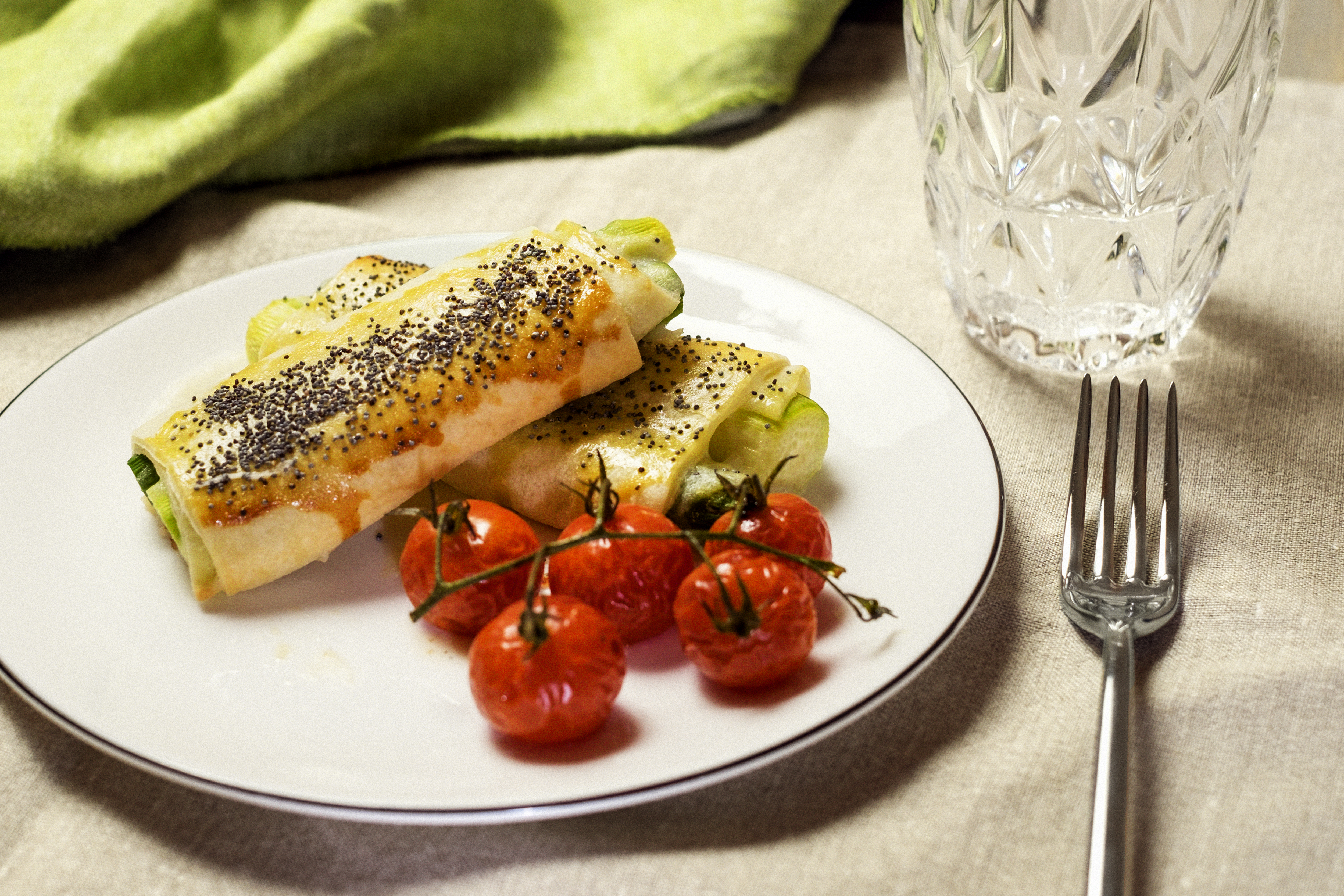 Asparagus rolls with cherry tomatoes - Bertazzoni